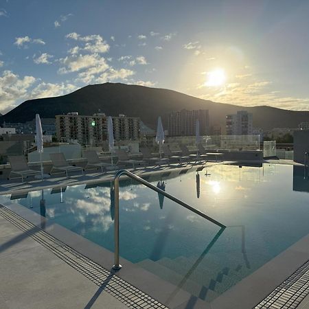 Hotel Reveron Plaza 로스크리스티아노스 외부 사진