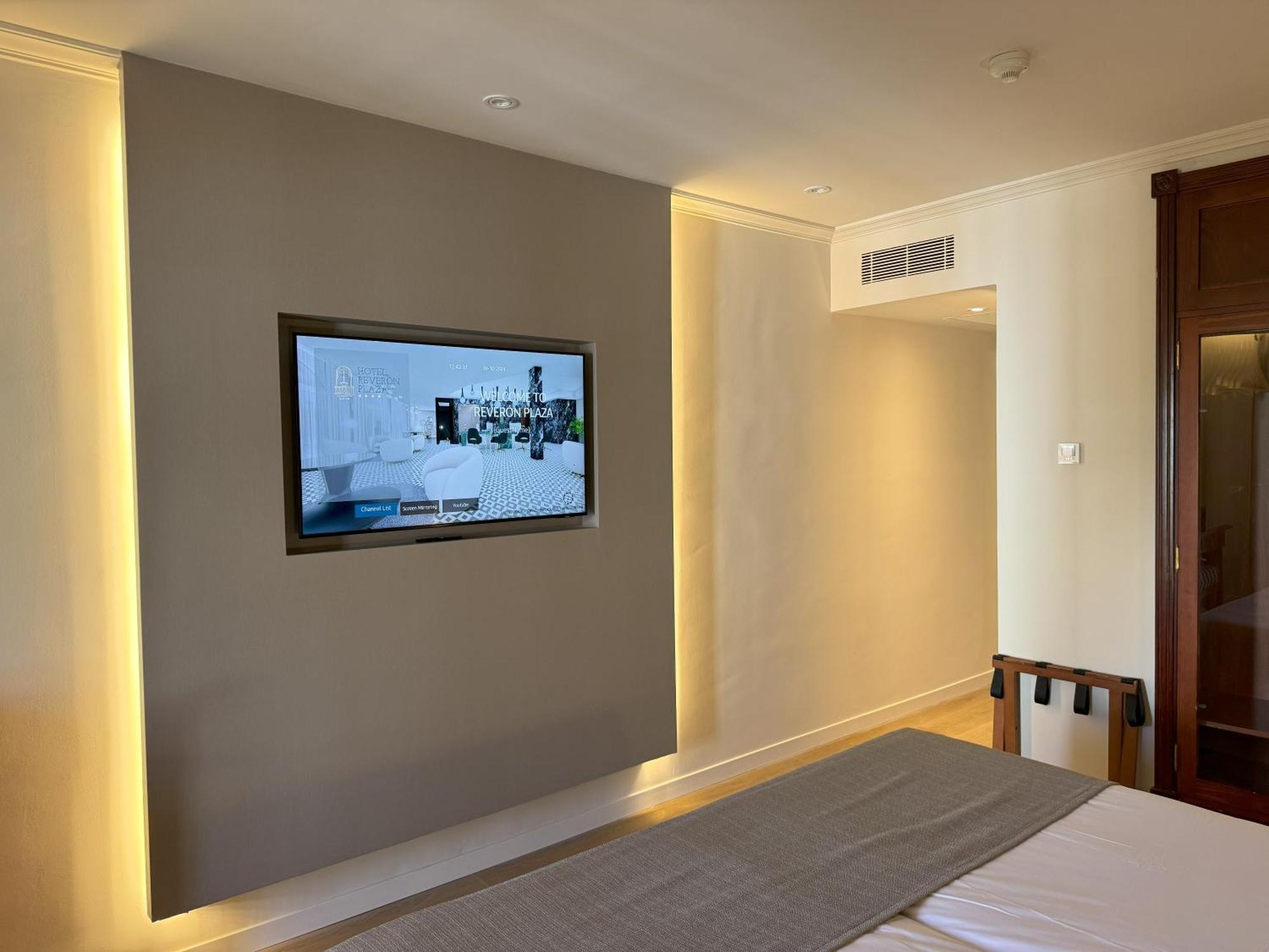 Hotel Reveron Plaza 로스크리스티아노스 외부 사진