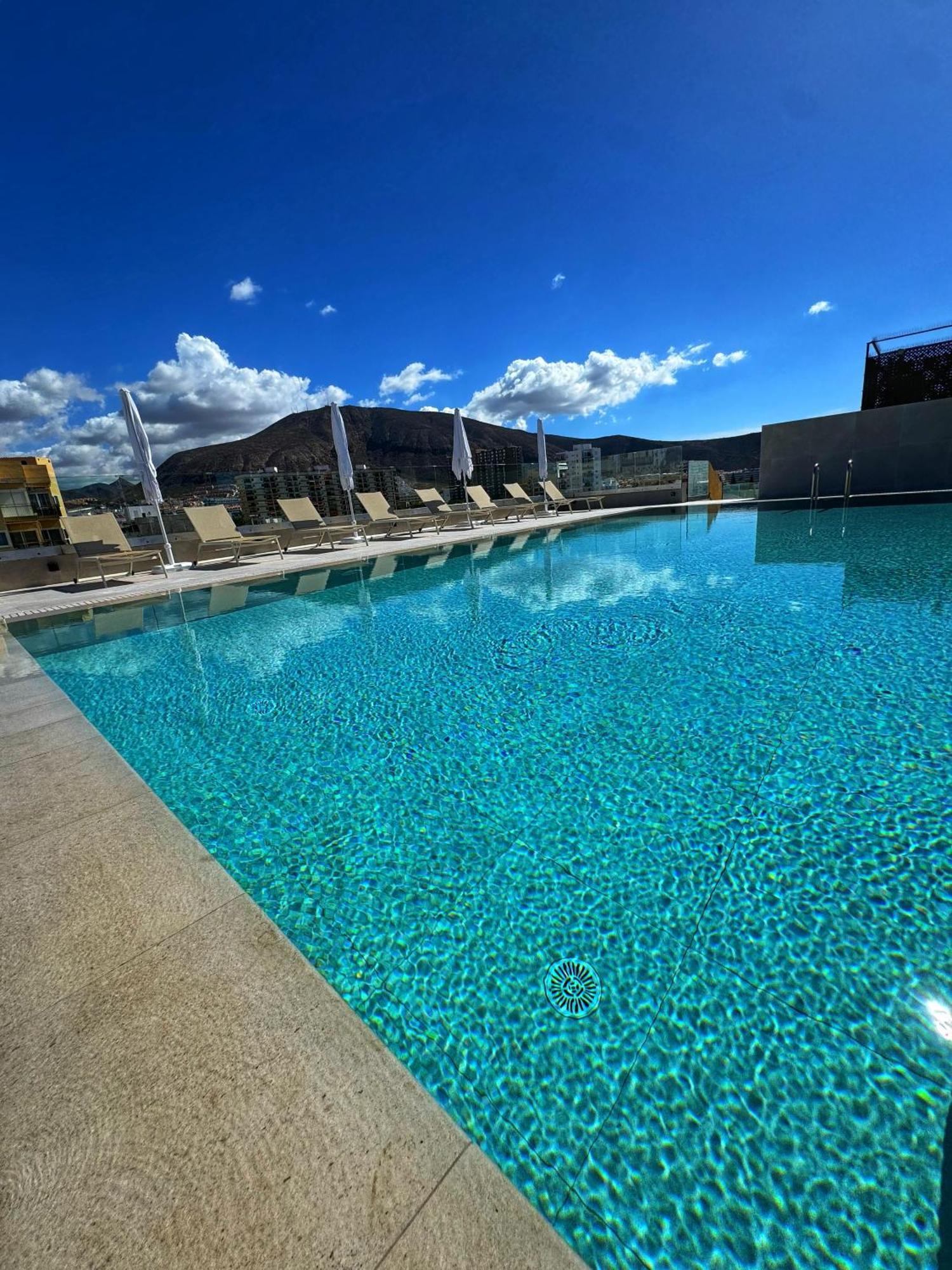 Hotel Reveron Plaza 로스크리스티아노스 외부 사진