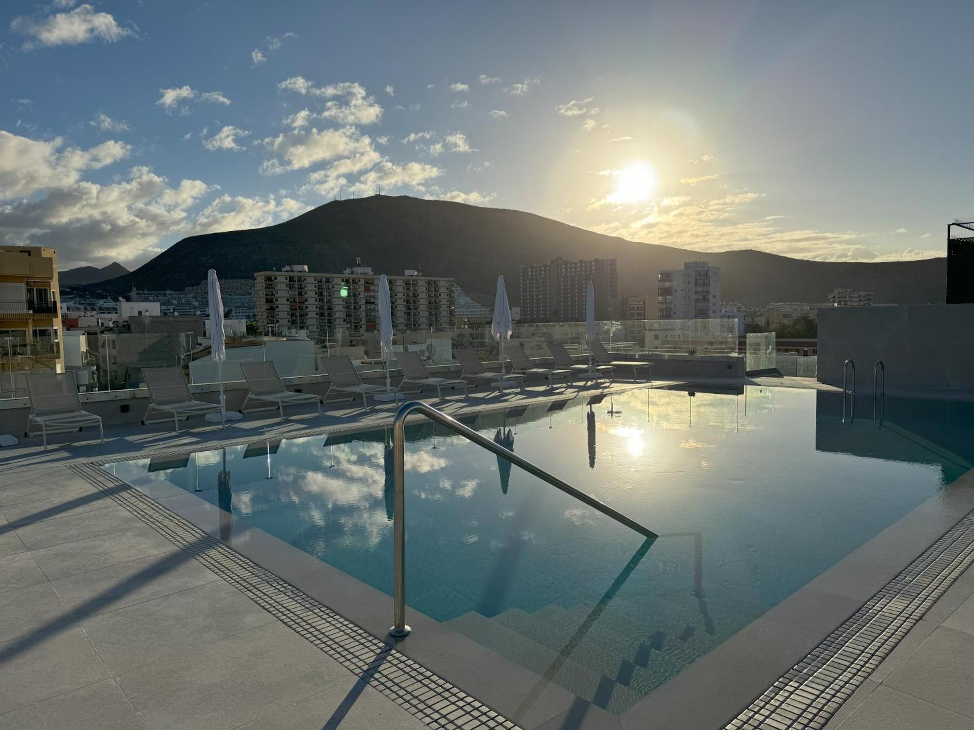 Hotel Reveron Plaza 로스크리스티아노스 외부 사진