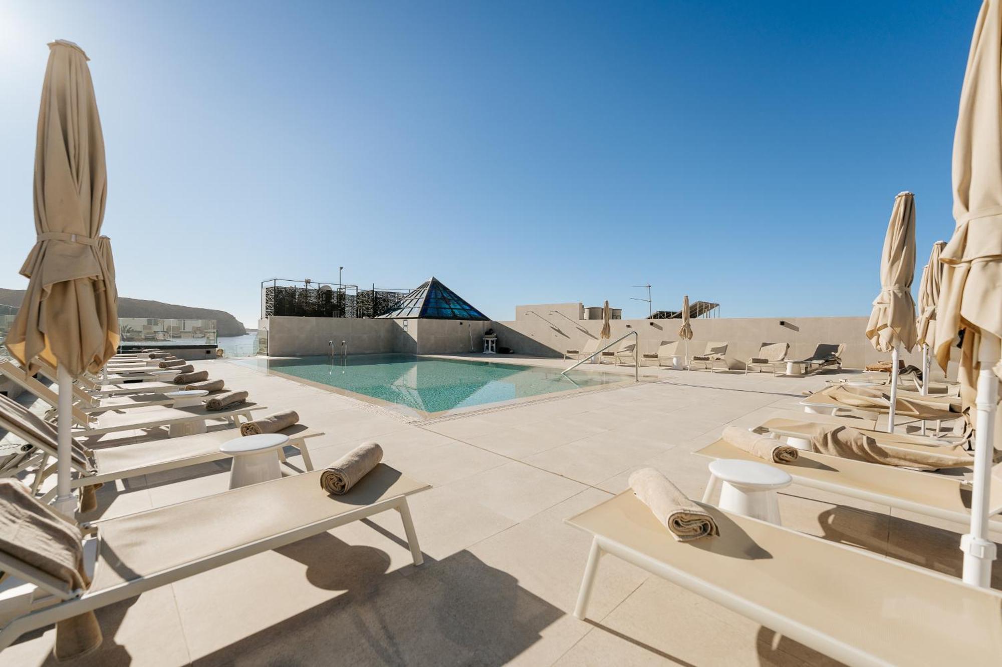 Hotel Reveron Plaza 로스크리스티아노스 외부 사진