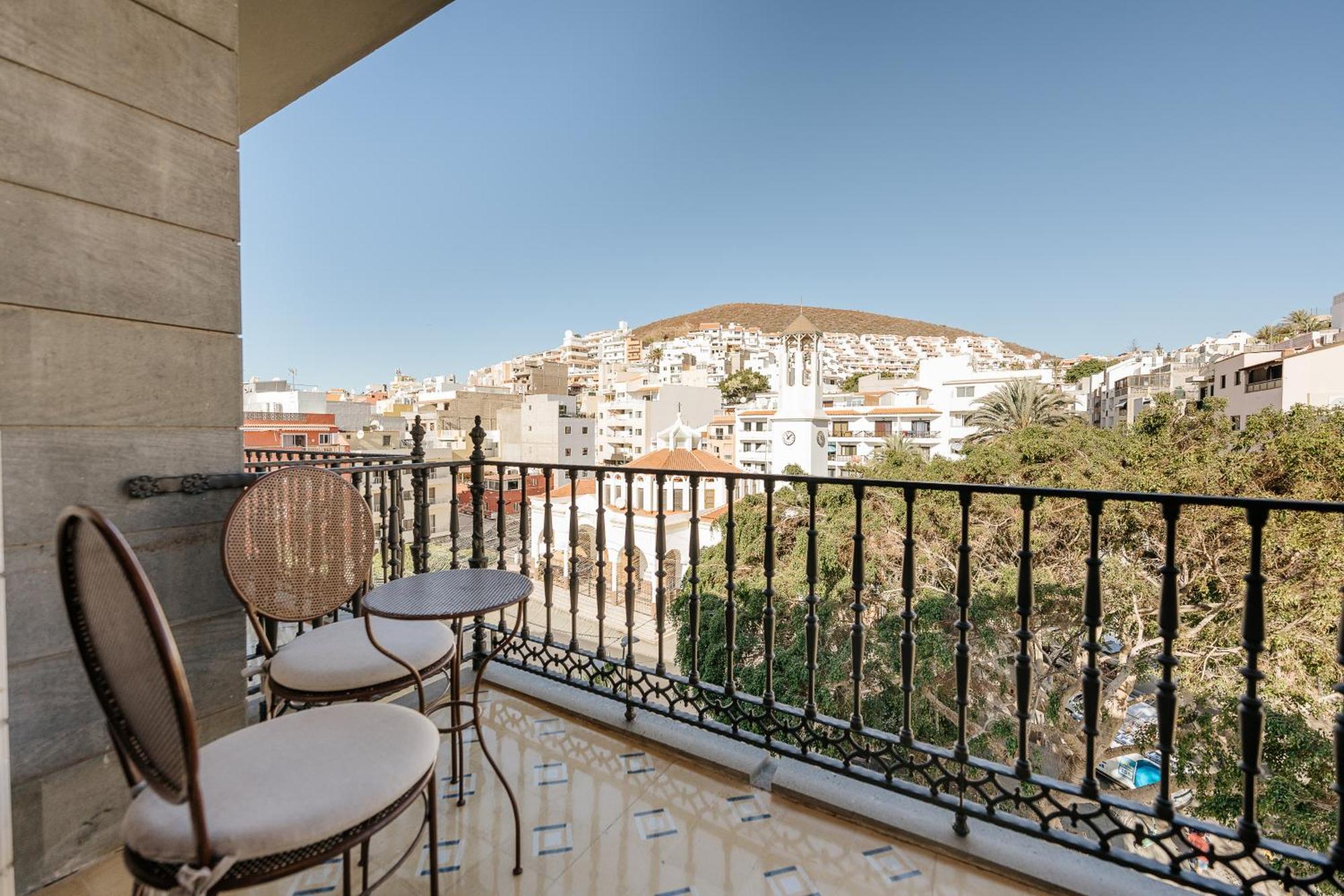 Hotel Reveron Plaza 로스크리스티아노스 외부 사진