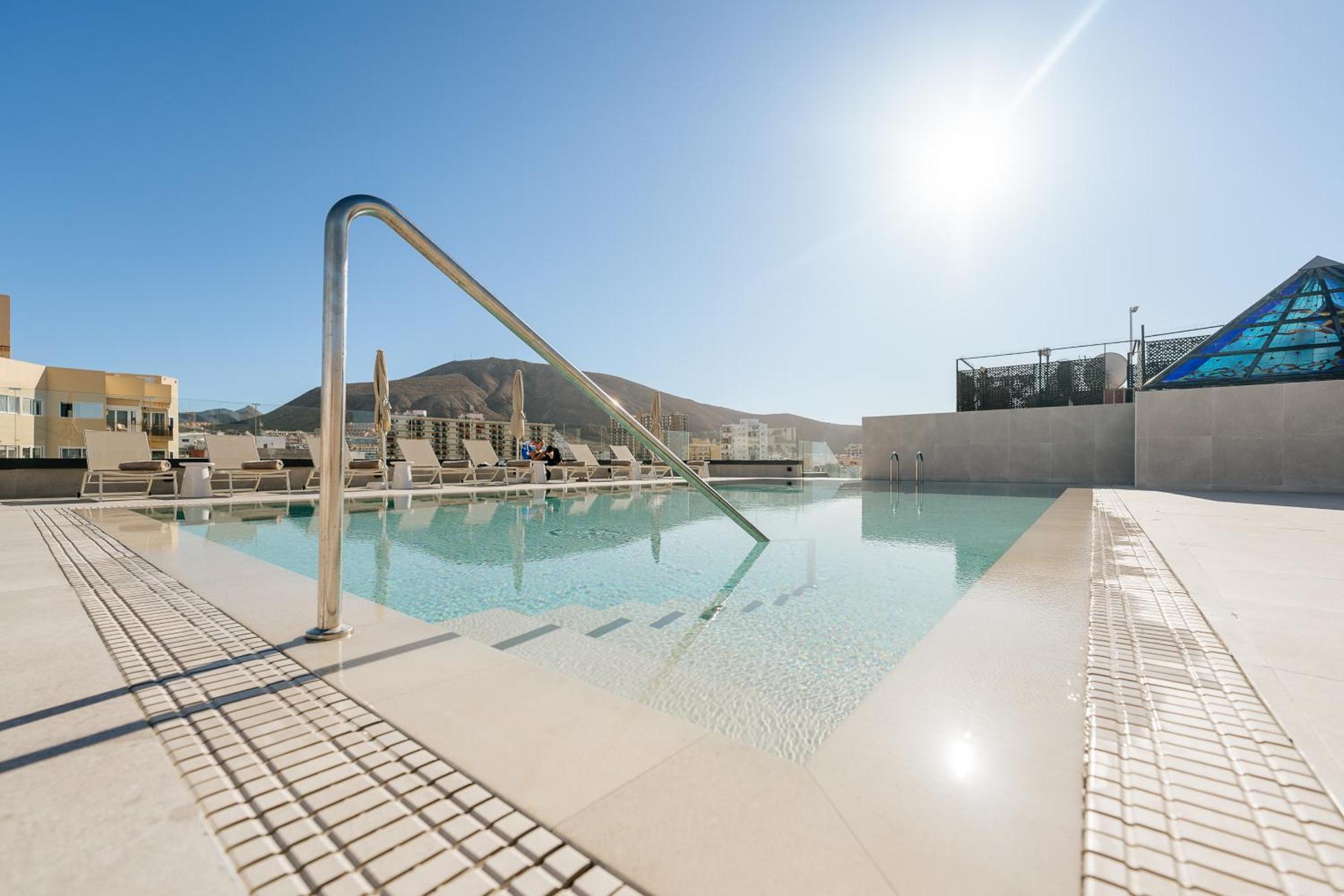 Hotel Reveron Plaza 로스크리스티아노스 외부 사진