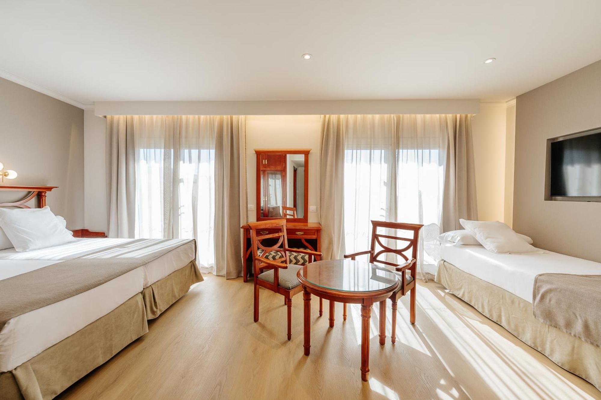 Hotel Reveron Plaza 로스크리스티아노스 외부 사진