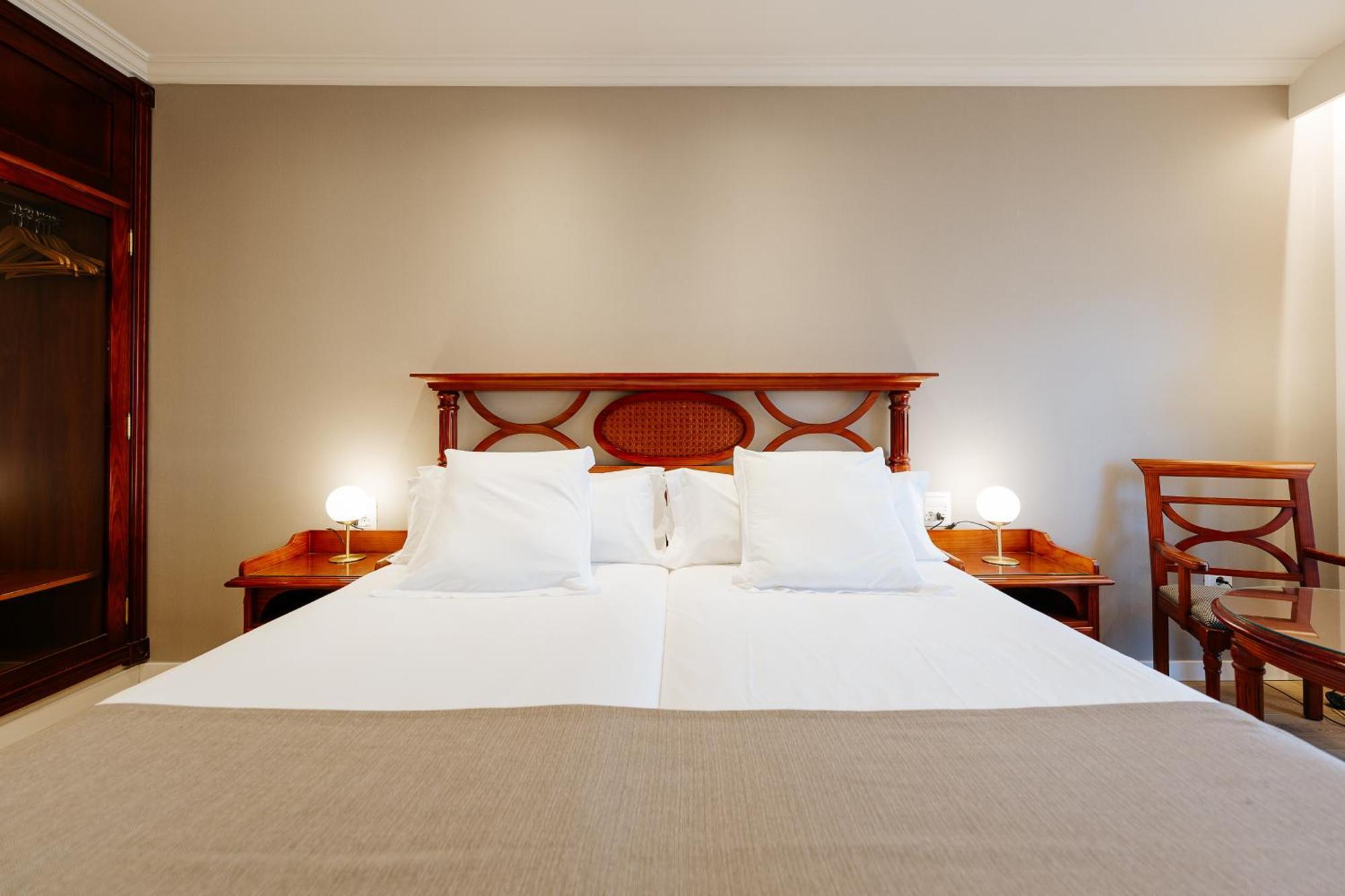 Hotel Reveron Plaza 로스크리스티아노스 외부 사진