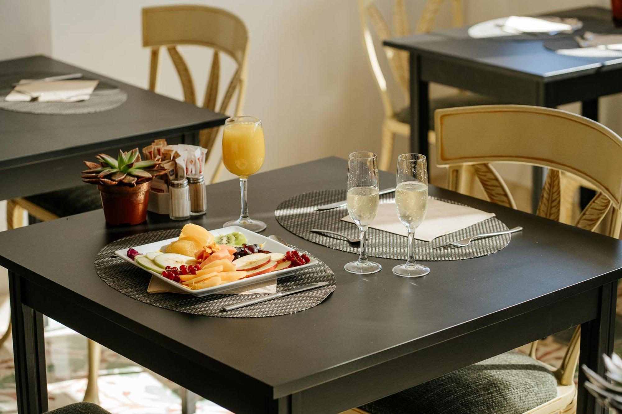 Hotel Reveron Plaza 로스크리스티아노스 외부 사진