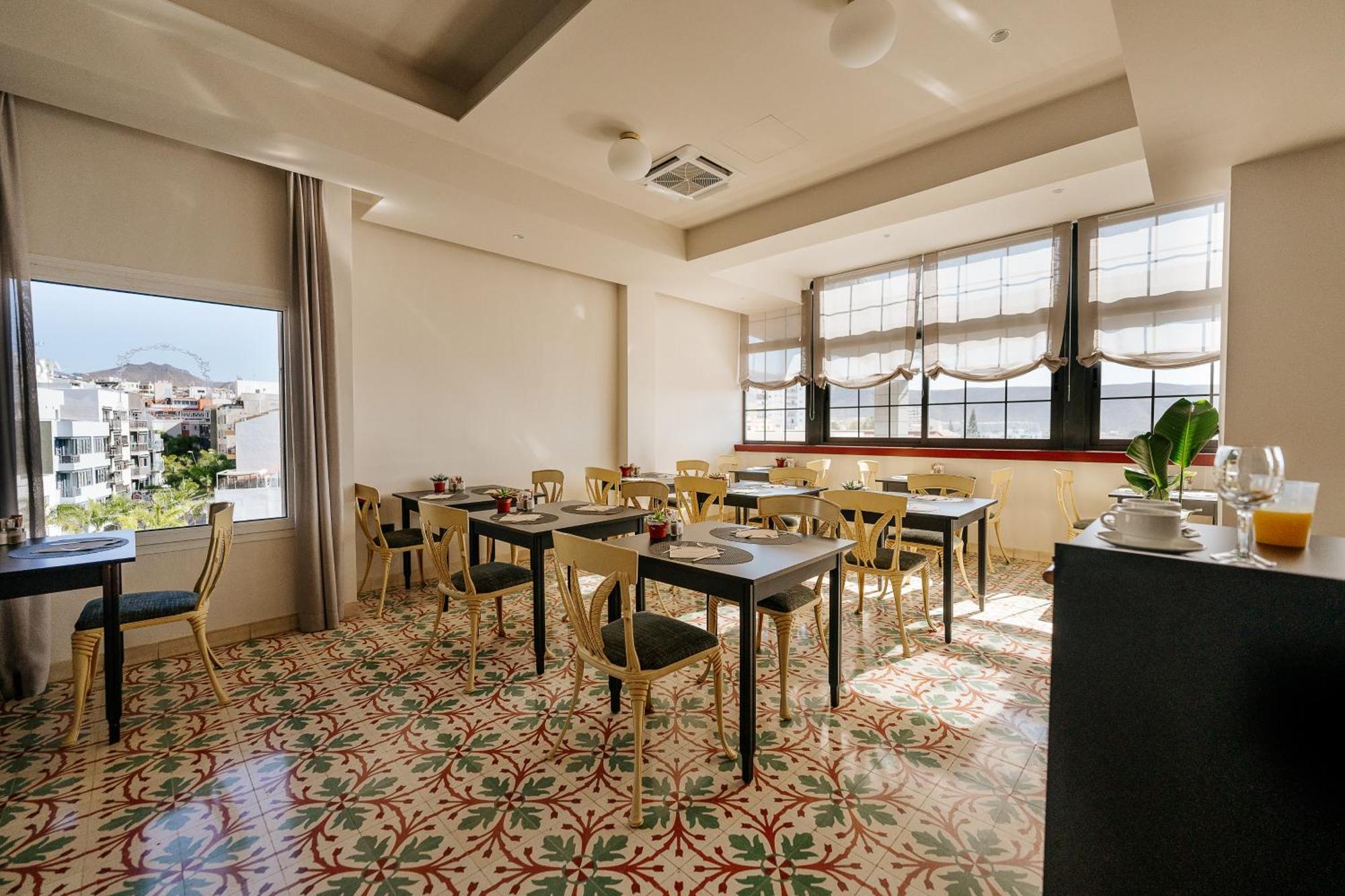 Hotel Reveron Plaza 로스크리스티아노스 외부 사진